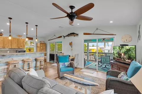 Living - 29114 Cedar Dr, Big Pine Key, FL 33043 photo 3 of 3