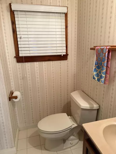 Bath - 100 3rd Ln, Key Largo, FL 33037 photo 3 of 4