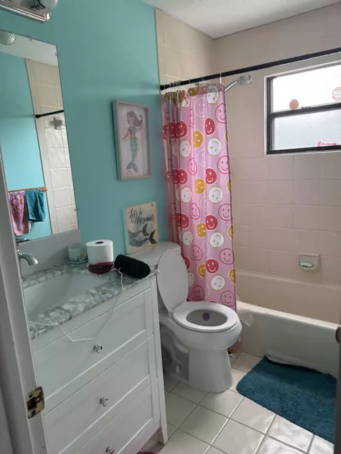 Bath - 100 3rd Ln, Key Largo, FL 33037 photo 4 of 4