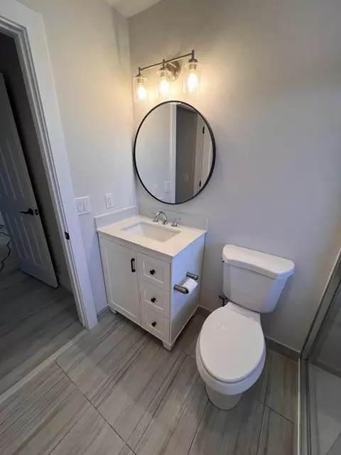 Bath - 641 12th St #KEY colony, Key Colony Beach, FL 33051 photo 4 of 5
