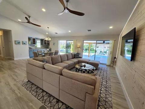 Living - 641 12th St #KEY colony, Key Colony Beach, FL 33051 photo 3 of 4