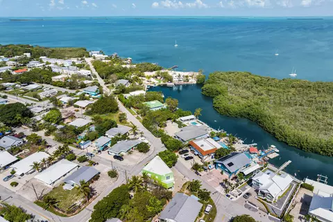 View/Area - 19 Park Dr, Key Largo, FL 33037 photo 5 of 13