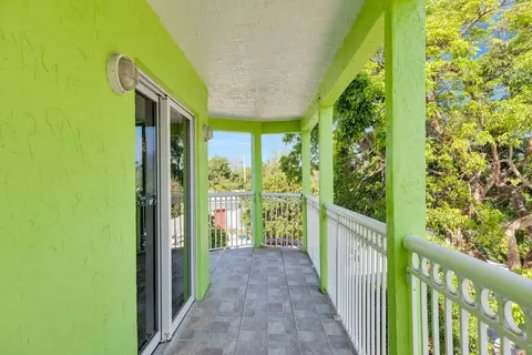 Exterior - 19 Park Dr, Key Largo, FL 33037 photo 5 of 9