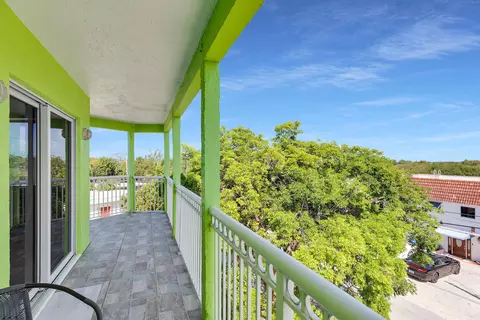 Exterior - 19 Park Dr, Key Largo, FL 33037 photo 8 of 9