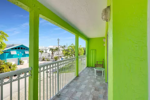 Exterior - 19 Park Dr, Key Largo, FL 33037 photo 4 of 9
