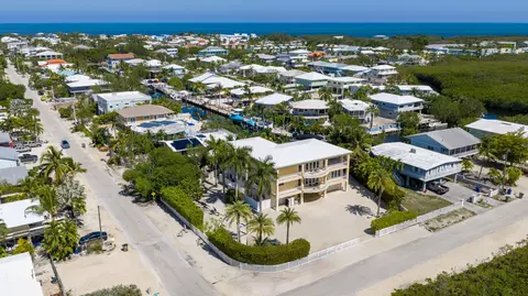 101 Ocean Shores Dr, Key Largo, FL 33037
