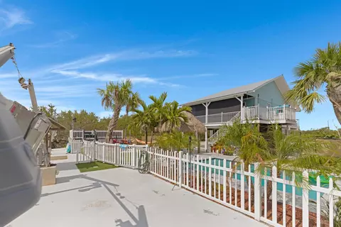 Exterior - 3746 Park Ave, Big Pine Key, FL 33043 photo 10 of 19