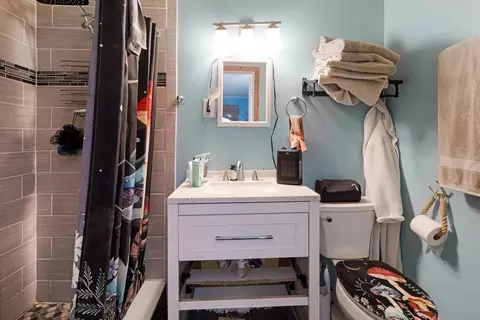 Bath - 3746 Park Ave, Big Pine Key, FL 33043 photo 6 of 7