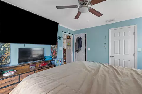Bedroom - 3746 Park Ave, Big Pine Key, FL 33043 photo 8 of 8