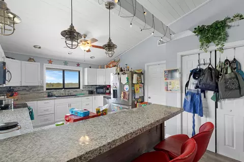 Kitchen - 3746 Park Ave, Big Pine Key, FL 33043 photo 2 of 5