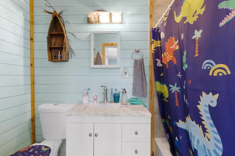 Bath - 3746 Park Ave, Big Pine Key, FL 33043 photo 4 of 7