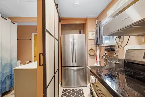 Kitchen - 3746 Park Ave, Big Pine Key, FL 33043 photo 5 of 5