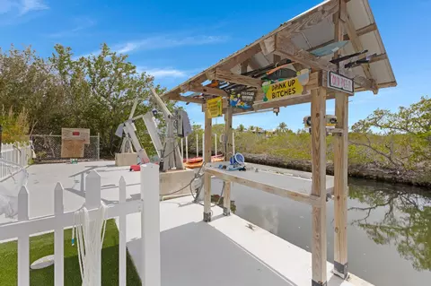 Exterior - 3746 Park Ave, Big Pine Key, FL 33043 photo 8 of 19