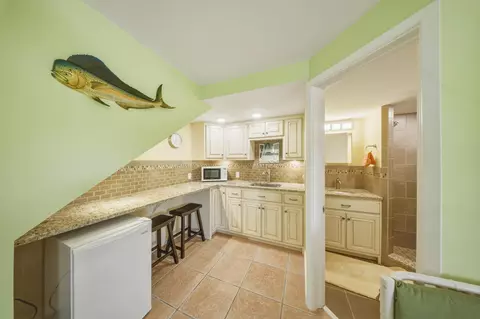 Kitchen - 23 Treasure Rd, Marathon, FL 33050 photo 5 of 7
