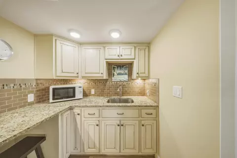 Kitchen - 23 Treasure Rd, Marathon, FL 33050 photo 6 of 7