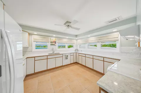 Kitchen - 23 Treasure Rd, Marathon, FL 33050 photo 2 of 7