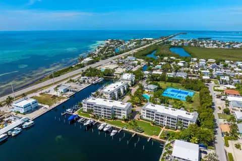 101 Gulfview Dr #204 & 30' BOAT  WITH LIFT, Islamorada, FL 33036