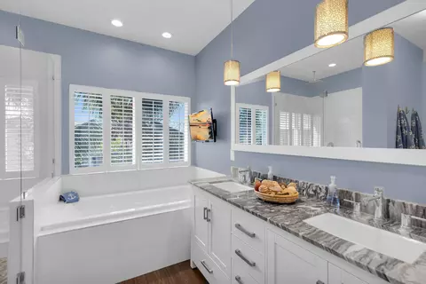 Bath - 217 Bruce Ct, Marathon, FL 33050 photo 2 of 3