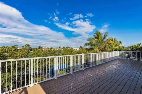 Exterior - 217 Bruce Ct, Marathon, FL 33050 photo 5 of 16