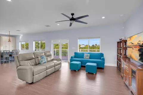 Living - 217 Bruce Ct, Marathon, FL 33050 photo 3 of 3