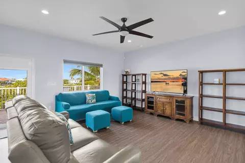 Living - 217 Bruce Ct, Marathon, FL 33050 photo 1 of 3