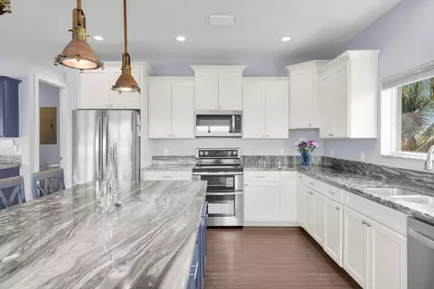 Kitchen - 217 Bruce Ct, Marathon, FL 33050 photo 5 of 7