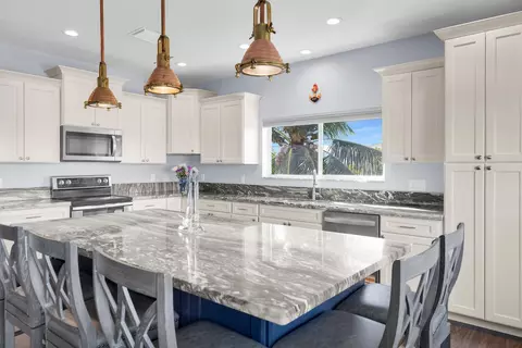 Kitchen - 217 Bruce Ct, Marathon, FL 33050 photo 4 of 7