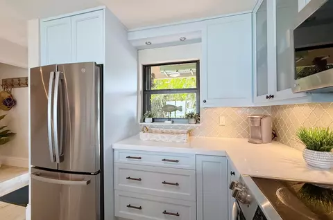 Kitchen - 96000 Overseas Highway N4 Boat Hwy, Key Largo, FL 33037 photo 6 of 8