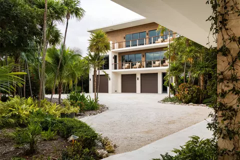 Exterior - 57783 Morton St, Marathon, FL 33050 photo 3 of 4