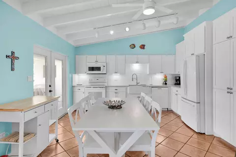Kitchen - 741 9th St #KEY colony, Key Colony Beach, FL 33051 photo 3 of 4