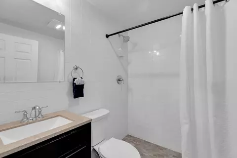 Bath - 741 9th St #KEY colony, Key Colony Beach, FL 33051 photo 2 of 3