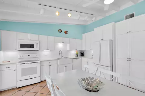 Kitchen - 741 9th St #KEY colony, Key Colony Beach, FL 33051 photo 1 of 4