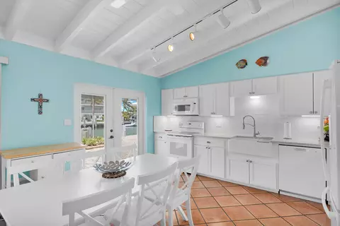 Kitchen - 741 9th St #KEY colony, Key Colony Beach, FL 33051 photo 4 of 4