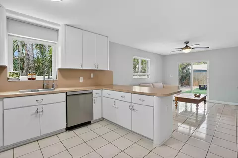 Kitchen - 8 N End Rd, Key Largo, FL 33037 photo 4 of 5