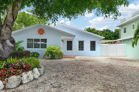 Exterior - 8 N End Rd, Key Largo, FL 33037 photo 2 of 9