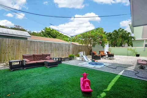 Exterior - 8 N End Rd, Key Largo, FL 33037 photo 4 of 9