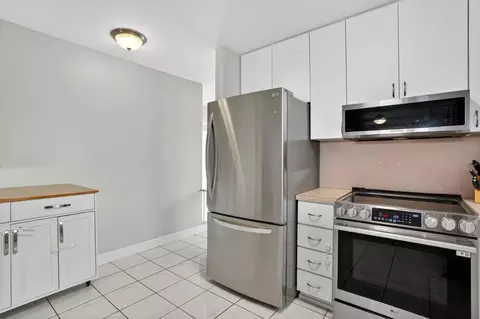 Kitchen - 8 N End Rd, Key Largo, FL 33037 photo 3 of 5