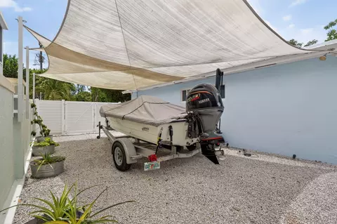 Exterior - 8 N End Rd, Key Largo, FL 33037 photo 7 of 9