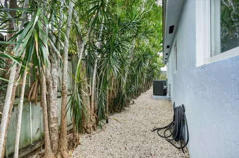 Exterior - 8 N End Rd, Key Largo, FL 33037 photo 9 of 9