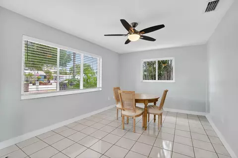 Dining - 8 N End Rd, Key Largo, FL 33037 photo 1 of 3