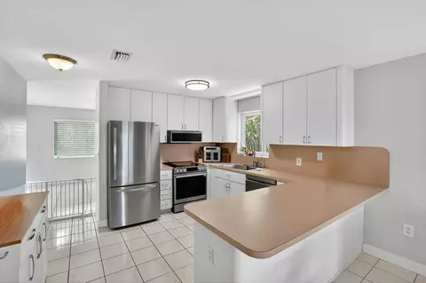 Kitchen - 8 N End Rd, Key Largo, FL 33037 photo 1 of 5