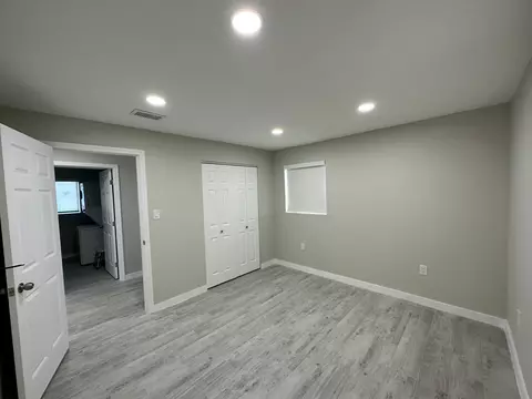 Bedroom - 35 Atlantic Dr, Key Largo, FL 33037 photo 2 of 2