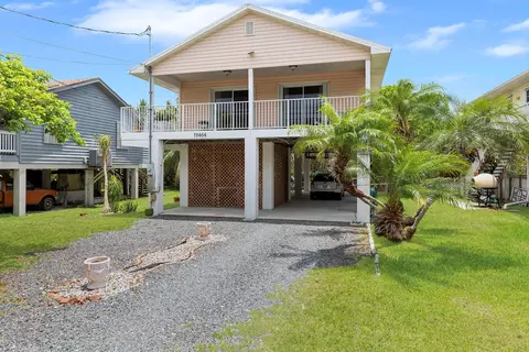 19464 Seminole St, Sugarloaf, FL 33042