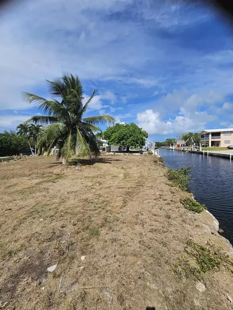 30860 Malaga Ln, Big Pine, FL 33043