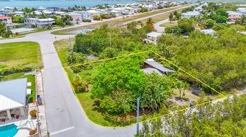 290 46th St, Summerland Key, FL 33042