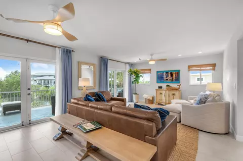 Living - 24 Mutiny Pl, Key Largo, FL 33037 photo 2 of 3