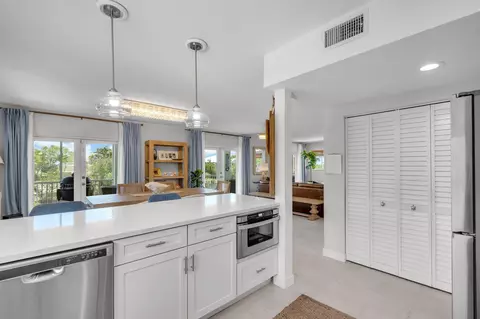 Kitchen - 24 Mutiny Pl, Key Largo, FL 33037 photo 3 of 3