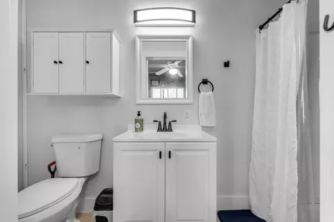 Bath - 24 Mutiny Pl, Key Largo, FL 33037 photo 6 of 6