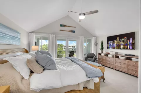 Bedroom - 24 Mutiny Pl, Key Largo, FL 33037 photo 2 of 7