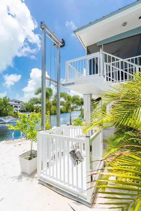 Exterior - 24 Mutiny Pl, Key Largo, FL 33037 photo 8 of 19